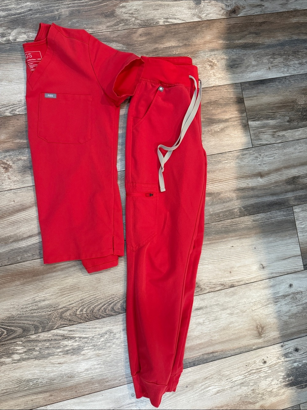 Figs Women’s Coral Scrub set Jogger Pants with Drawstring Waist & One Pocket Top